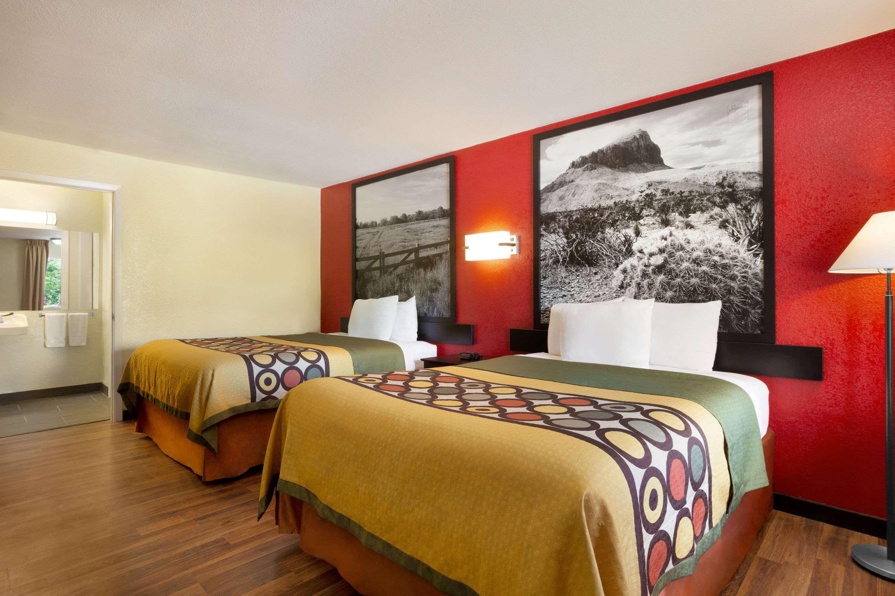 Super 8 By Wyndham Corsicana Eksteriør bilde